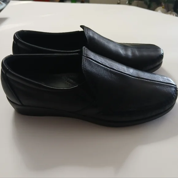 SAS Black Leather Comfort Loafers Women. - Picture 5 of 16